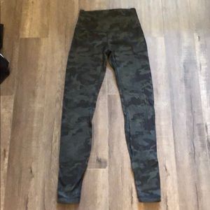 Lulu camo leggings